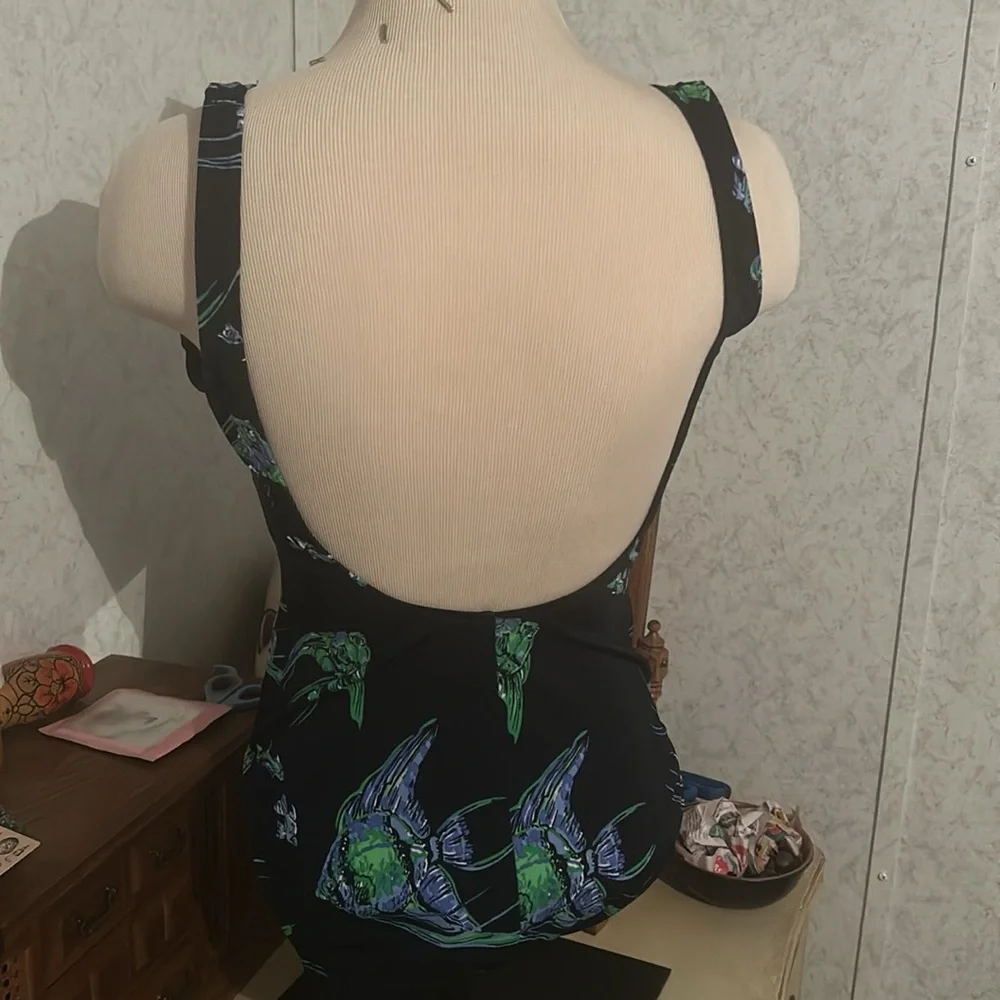 Vintage Jantzen swimsuit featuring bright colored tropical fish 🐠 - Picture 5 of 8